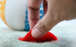 670px-Remove-Chewing-Gum-from-Carpets-(Ice-Cube-Method)-Step-4